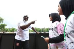 Jacksen F. Tiago pantau langsung bibit sepak bola putri usia dini