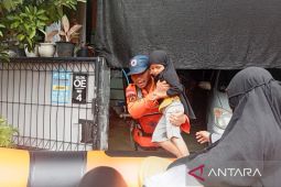 Hujan deras sebabkan banjir di 12 titik Kota Bekasi, warga mengungsi