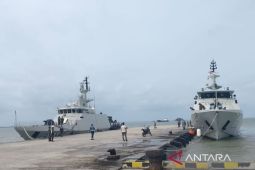 Dua KRI tiba di Pelabuhan Tanjung Gudang untuk cegah peredaran timah ilegal