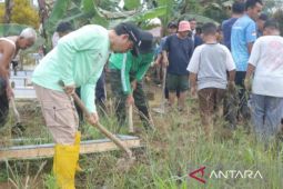 Warga Sungkap Bangka Tengah lestarikan tradisi nyiang kubur