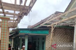 Pemkab Pamekasan ungsikan 10 KK terdampak Longsor di Pasean