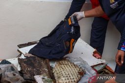 Basarnas evakuasi satu korban pesawat KKP dari jurang sedalam 200 meter