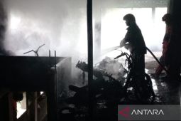 Kebakaran tempat parkir di dekat Stasiun Bogor tadi pagi hanguskan 10 motor