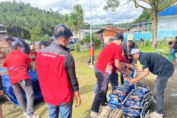 Salur bantuan logistik, Telkomsel pulihkan100 persen jaringan di kawasan banjir Halbar