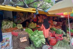 Harga sejumlah komoditi strategis di Makassar mulai bergerak naik