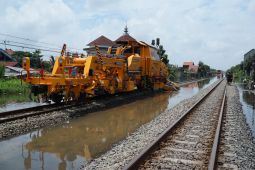 Jalur KA di Pekalongan dapat dilintasi setelah banjir surut