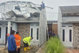 Angin puting beliung rusak lima rumah di Lampung Selatan