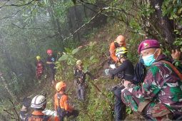 Evakuasi pesawat ATR, Marinir TNI AL turun ke Lereng Bulusaraung