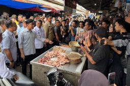 Wapres Gibran tinjau Pasar Cikurubuk di Tasikmalaya memastikan pasokan pangan
