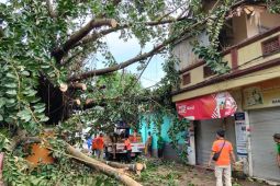 Angin kencang rusak Rusunawa Bintaro Mataram, tiga KK terpaksa mengungsi