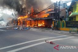 Kebakaran hebat di Kota Jambi hanguskan enam kios, satu orang tewas
