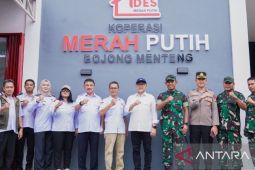 Menko Zulhas kunjungi Koperasi Merah Putih Bojong Menteng Bekasi