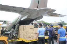 TNI kirim logistik untuk tim SAR yang bertugas evakuasi ATR 42-500