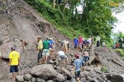 BPBD Situbondo laporkan akses utama jalan desa tertimbun longsor
