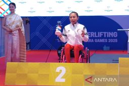 Ni Nengah Widiasih sumbang perak kedua para angkat beban