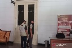 Penyidik KPK geledah rumah dinas Bupati Pati