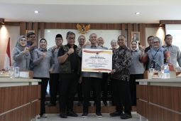 Komisi VIII DPR serahkan bantuan kesiapsiagaan bencana ke Sleman