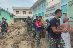 Suasana haru warnai perpisahan prajurit Yonif 115 di Aceh Tamiang
