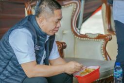 Bupati Karawang pastikan kelayakan masakan untuk warga terdampak banjir