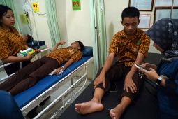 Sembilan pelajar SMK Sore Tulungagung dirawat diduga keracunan MBG