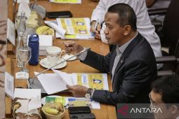 Bahlil tambah jumlah bantuan pasang baru listrik jadi 500 ribu RT