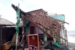 18 rumah nelayan Mataram rusak berat akibat gelombang pasang hingga 3 meter