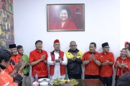 Rayakan HUT ke-79 Megawati Soekarnoputri, PDI-P Kota Medan potong tumpeng dan pelepasan burung