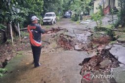 BPBD Kabupaten Bekasi asesmen longsor komplek asrama kodam