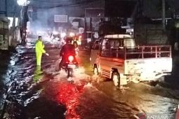 Wilayah Kota Bekasi masih tergenang banjir hingga Jumat dini hari