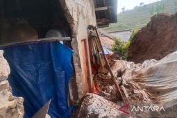 Longsor Cianjur: satu rumah di Sindangjaya rusak