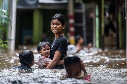 Banjir Jakarta masih genangi 90 RT, di Cawang setinggi 2,5 meter