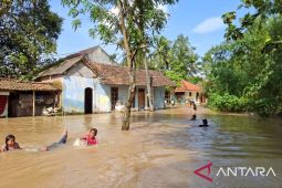 Jalan utama terputus warga Kampung Nusa Serang Banten terisolasi banjir