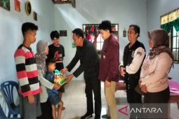 Anggota Fraksi PDIP DPRD Kulon Progo kunjungi siswa korban dugaan keracunan MBG