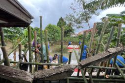 Pemkot Tangerang pasang kisdam di titik tanggul yang jebol antisipasi banjir susulan