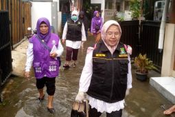 Tenaga medis Dinkes Kota Tangerang sambangi warga terdampak banjir