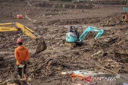Pencarian lanjutan korban bencana tanah longsor di Cisarua