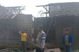 BPBD Garut asesmen rumah warga rusak akibat angin kencang