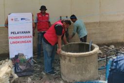 Relawan PMI bersihkan sumur warga terdampak banjir di Aceh Utara