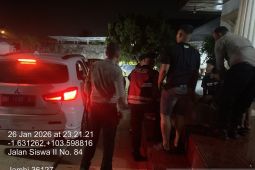 Tim Reaksi Cepat Polresta Jambi mengamankan ODGJ ganggu warga