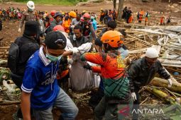 Pencarian korban longsor Cisarua hari keempat