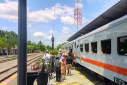 Daop Madiun hentikan 11 perjalanan KA saat gempa Pacitan