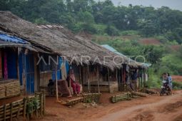 Penyintas bencana Lebak masih tinggal di huntara