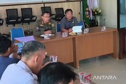 Satpol PP tertibkan PKL Leuwiliang kedepankan pendekatan persuasif dan dialogis