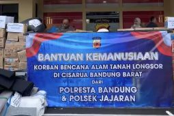 Polresta Bandung mengirim tujuh ton bantuan untuk korban longsor Cisarua