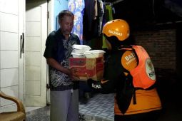 BAZNAZ salurkan bantuan logistik dan makanan ke korban banjir Karawang