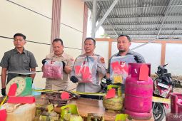 Polres Batang Hari tangkap tiga pelaku diduga pengoplosan gas elpiji