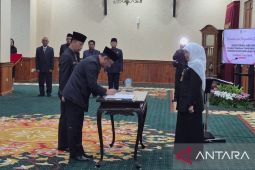 Khofifah lakukan penyegaran tujuh pejabat eselon II Pemprov Jatim