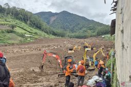 SAR tambah 2 alat berat cari korban longsor Cisarua
