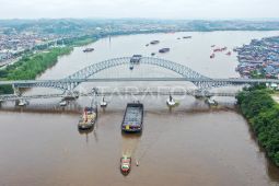 Pembangunan fender jembatan Mahakam I