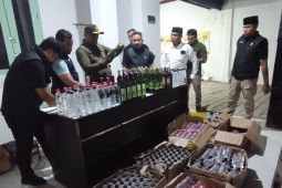 Satpol PP Probolinggo sita 512 botol minuman keras saat razia